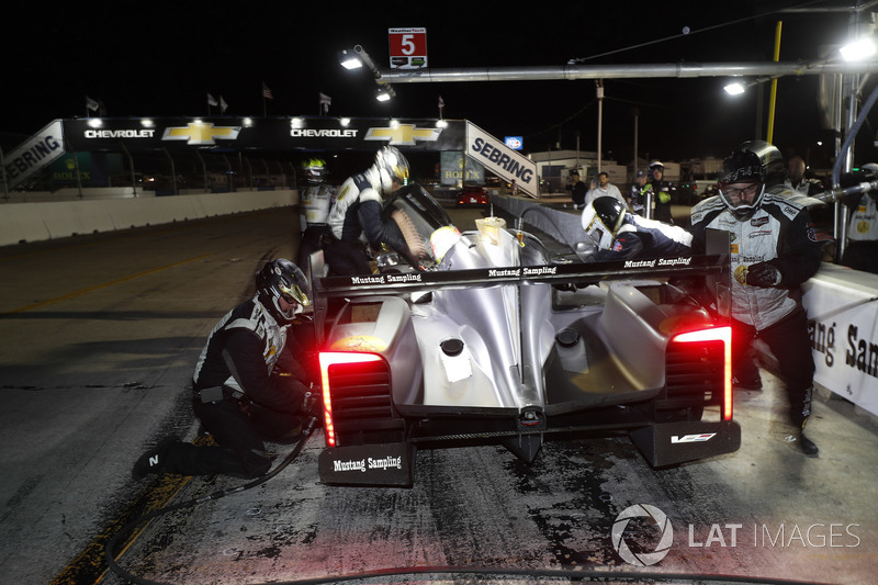 #5 Action Express Racing Cadillac DPi, P: Joao Barbosa, Christian Fittipaldi, Filipe Albuquerque, pit stop