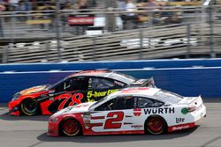 Brad Keselowski, Team Penske, Ford Fusion Wurth Martin Truex Jr., Furniture Row Racing, Toyota Camry