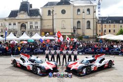 Команда Toyota Gazoo Racing: Майк Конвей, Камуи Кобаяши, Хосе Мария Лопес (№7); Себастьен Буэми, Казуки Накаджима, Фернандо Алонсо (№8), Toyota TS050