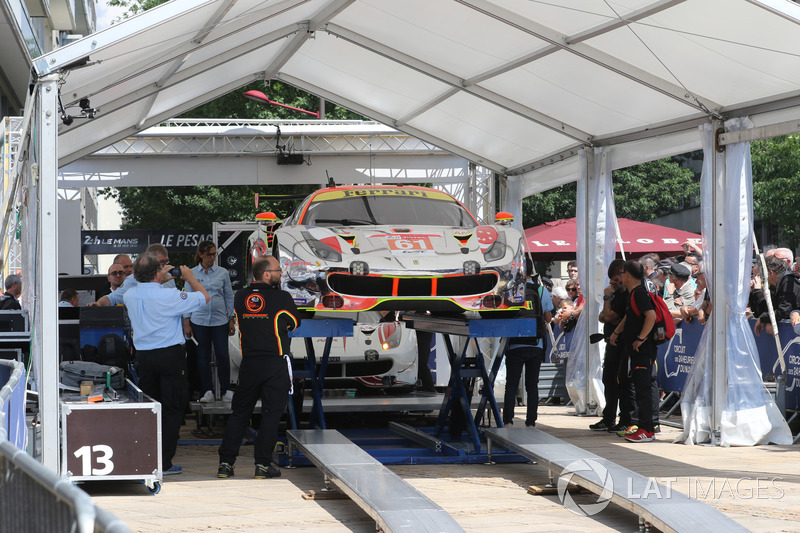 #61 Clearwater Racing Ferrari 488 GTE