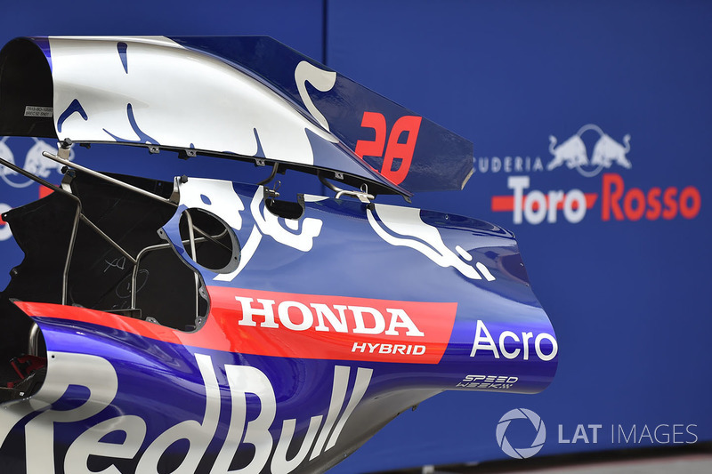 Кожух двигателя Scuderia Toro Rosso STR13