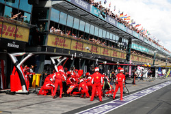 Kimi Raikkonen, Ferrari SF71H, pitstop