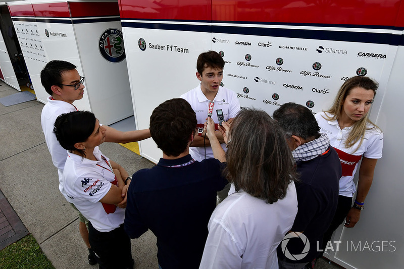 Charles Leclerc, Sauber parla con i media