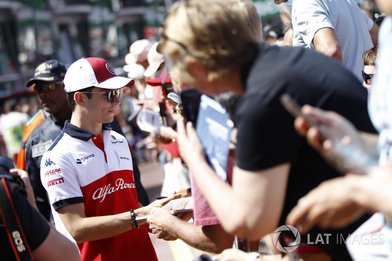 Charles Leclerc, Sauber signs autographs for the fans