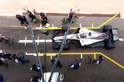 Lance Stroll, Williams FW41, dans les stands