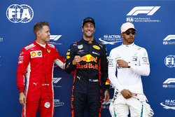 Daniel Ricciardo, Red Bull Racing, Sebastian Vettel, Ferrari, en Lewis Hamilton, Mercedes AMG F1