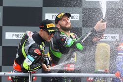 Podio: il secondo classificato Jonathan Rea, Kawasaki Racing, il terzo classificato Tom Sykes, Kawasaki Racing