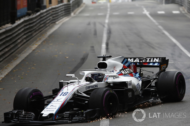 Lance Stroll, Williams FW41, drives with damage front wing