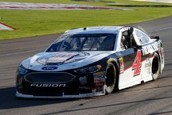 Il vincitore della gara Kevin Harvick, Stewart-Haas Racing, Ford