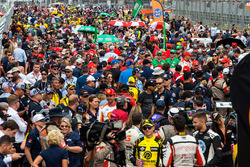 Atmosphere on the starting grid