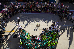 Race winner Lewis Hamilton, Mercedes AMG F1, Toto Wolff, Executive Director Mercedes AMG F1, Niki Lauda, Non-Executive Chairman, Mercedes AMG F1, the Mercedes team celebrate Constructors title