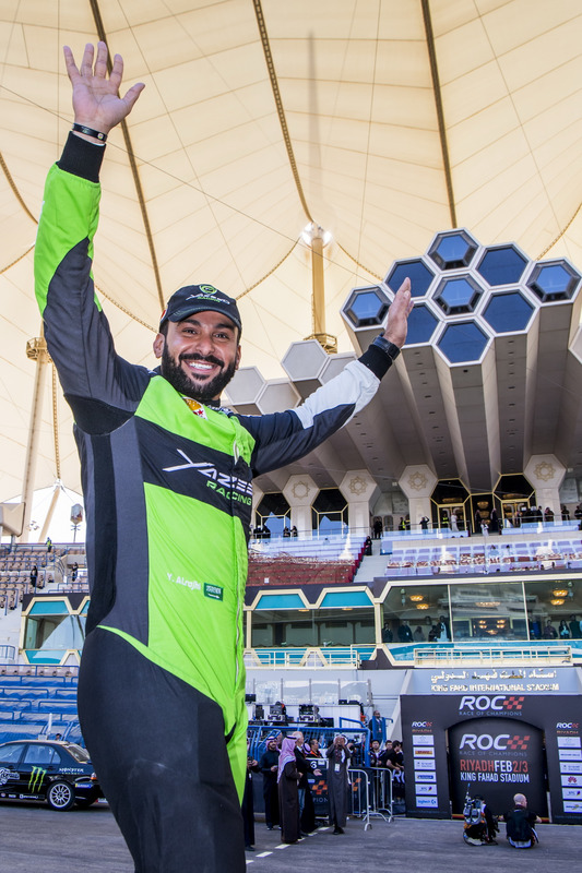 Yazeed Al-Rajhi saluda a la afición