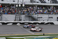 #66 Chip Ganassi Racing Ford GT, GTLM: Dirk Müller, Joey Hand, Sébastien Bourdais #912 Porsche Team