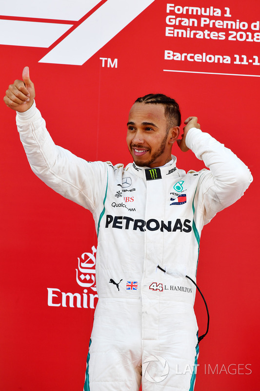 Hamilton tarolt a Mercedesszel Barcelonában - F1 2018