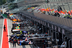 Pitlane atmosphere