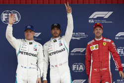 Обладатель поула Льюис Хэмилтон, второе место – Валттери Боттас, Mercedes AMG F1, третье место – Себастьян Феттель, Ferrari
