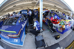 Martin Truex Jr., Furniture Row Racing Toyota, crew, Kyle Busch, Joe Gibbs Racing Toyota