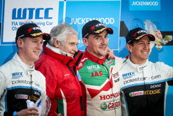 Podium: Race winner Norbert Michelisz, Honda Racing Team JAS, Honda Civic W