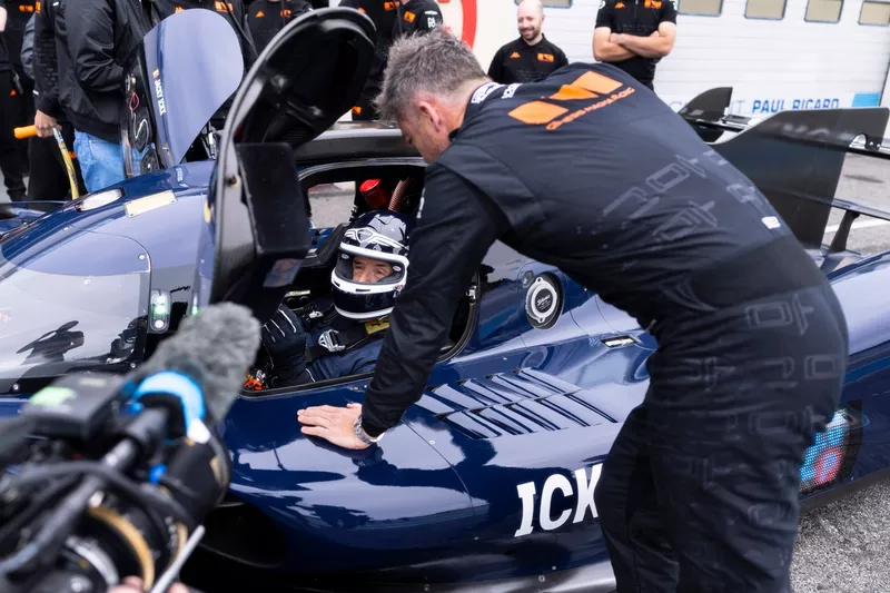 Jacky Ickx, Genesis Magma Racing Genesis