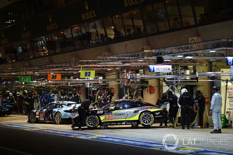 #93 Proton Competition Porsche 911 RSR: Patrick Long, Abdulaziz Al Faisal, Mike Hedlund