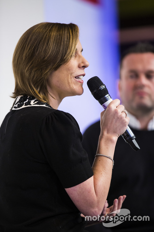 <b>Claire Williams</b> at Autosport International Show - Autos Fotos