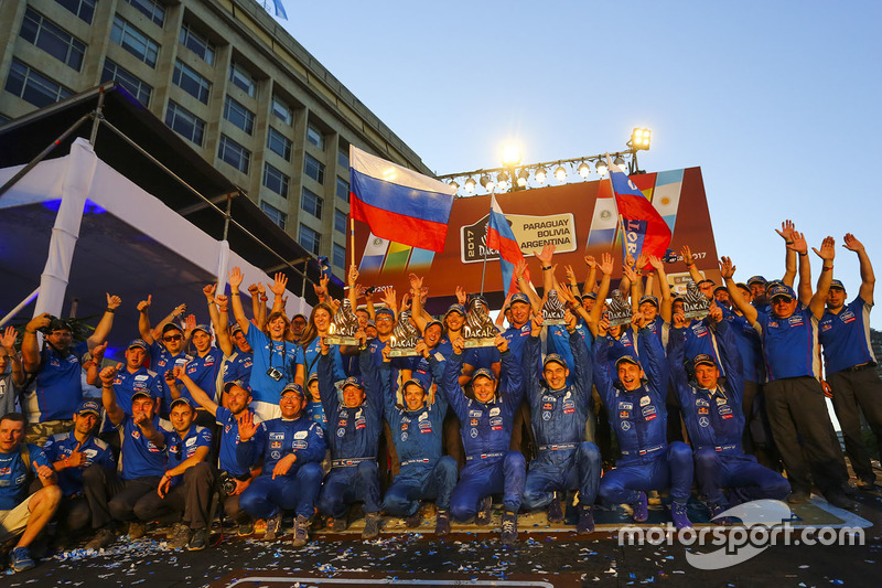 #513 Kamaz Master: Dmitry Sotnikov, Ruslan Akhmadeev, Igor Leonov, #505 Team Kamaz Master: Eduard Nikolaev, Evgeny Yakovlev, Vladimir Rybakov