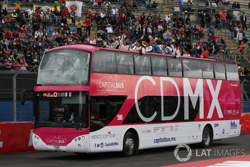 Desfile de pilotos