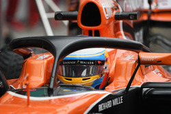 Fernando Alonso, McLaren MCL32 and halo