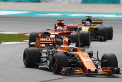 Fernando Alonso, McLaren MCL32, Sebastian Vettel, Ferrari SF70H, Nico Hulkenberg, Renault Sport F1 T