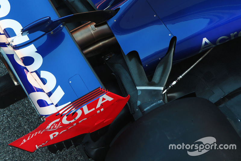 Scuderia Toro Rosso STR12 rear suspension detail