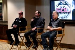 Tony Gibson, Crew chief; Kurt Busch, Stewart-Haas Racing Ford; Gene Haas, Team owner Stewart-Haas Racing