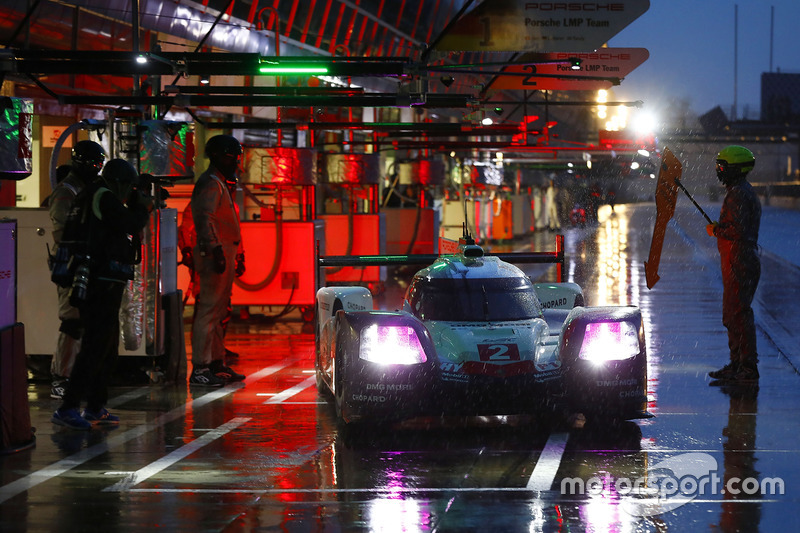 #2 Porsche Team Porsche 919 Hybrid: Timo Bernhard, Earl Bamber, Brendon Hartley