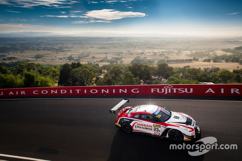 #23 Nissan Motorsport, Nissan GT-R Nismo GT3: Katsumasa Chiyo, Alex Buncombe, Michael Caruso