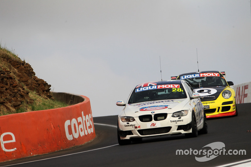 #28 On Track Motorsport, BMW 335i: Garry Mennell, Bernard Verryt, Steve Vanbellingen