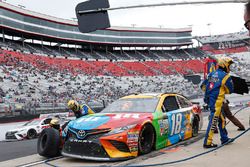 Kyle Busch, Joe Gibbs Racing Toyota, pit stop