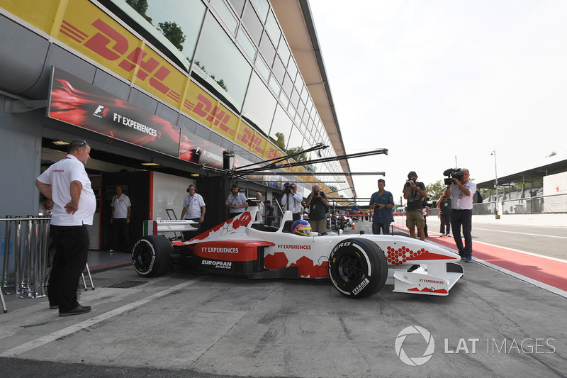 Jacques Villeneuve, F1 Experiences 2-Seater Driver