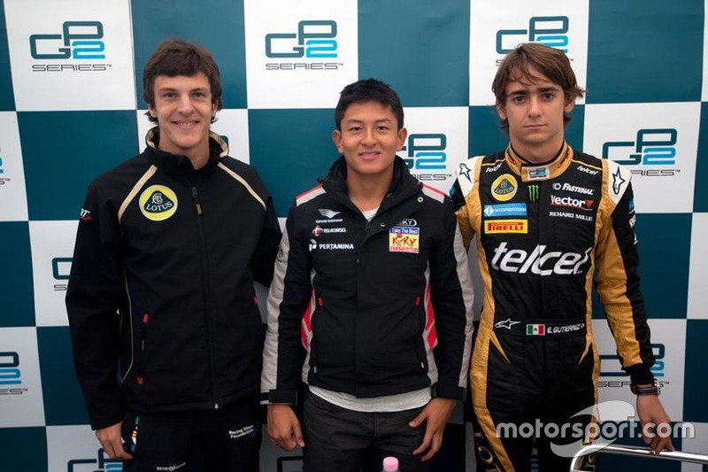 Rio Haryanto diapit James Calado dan Esteban Gutierrez