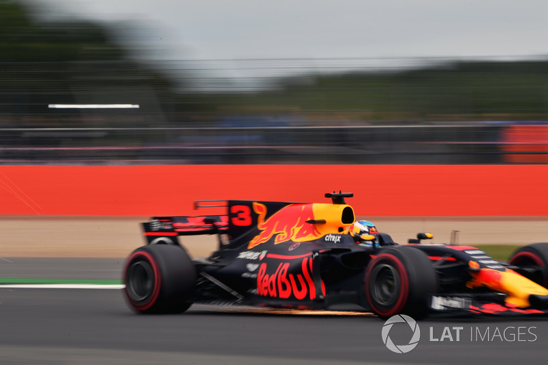 Daniel Ricciardo, Red Bull Racing RB13 chispas