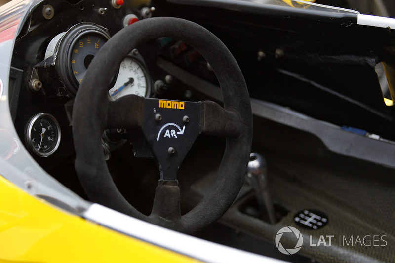 Renault RE40 steering wheel