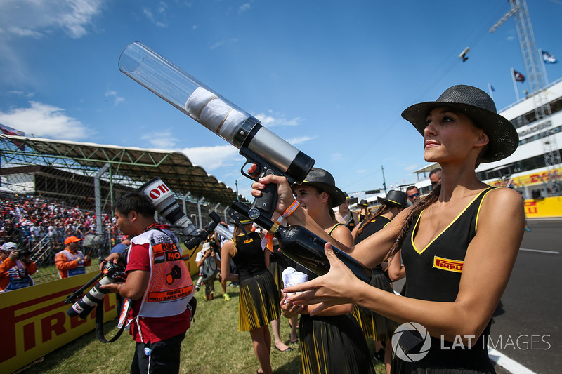 Grid girl fires T-Shirts into the crowd with a T-Shirt Gun