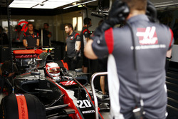 Kevin Magnussen, Haas F1 Team VF-17, in the Haas F1 Team garage