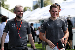 Stoffel Vandoorne, McLaren, mit Adam Cooper, McLaren-Pressesprecher