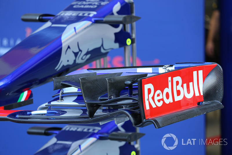 Scuderia Toro Rosso STR12 front wing detail