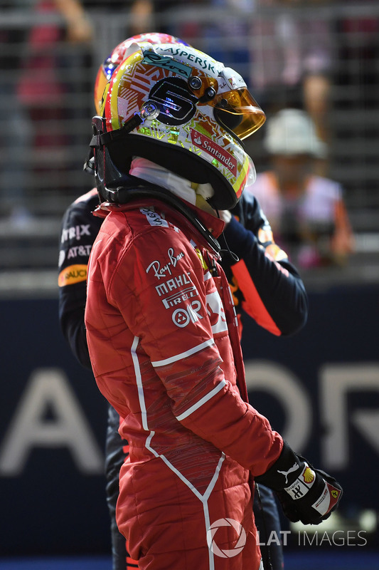 Il poleman Sebastian Vettel, Ferrari nel parco chiuso