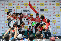 Podium: Gerry Salim rayakan kemenangan Race 2 AP250