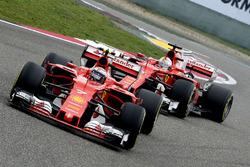 Kimi Raikkonen, Ferrari SF70H, Sebastian Vettel, Ferrari SF70H