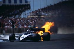 Explota motor BMW de Andrea de Cesaris