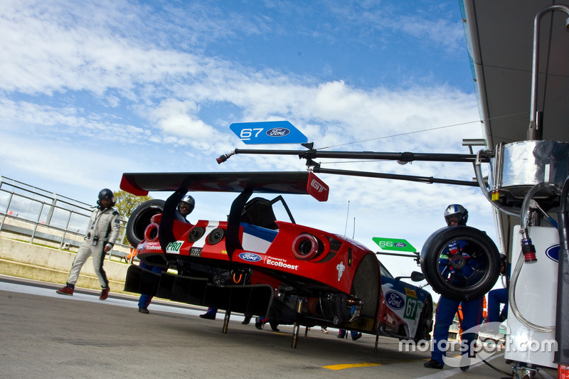 #67 Ford Chip Ganassi Racing Ford GT: Andy Priaulx, Harry Tincknell, Pipo Derani