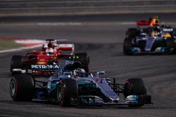 Valtteri Bottas, Mercedes F1 W08, Sebastian Vettel, Ferrari SF70H, Lewis Hamilton, Mercedes AMG F1 W08