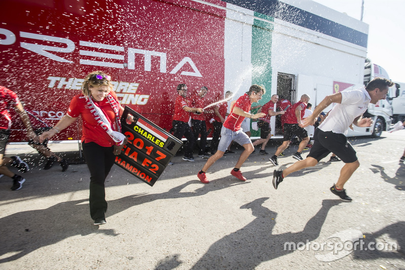 Charles Leclerc, PREMA Powerteam and Antonio Fuoco, PREMA Powerteam celebrate with their team